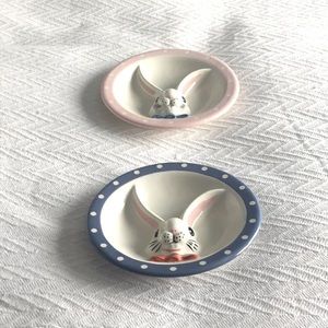 2 x decorative rabbit plates